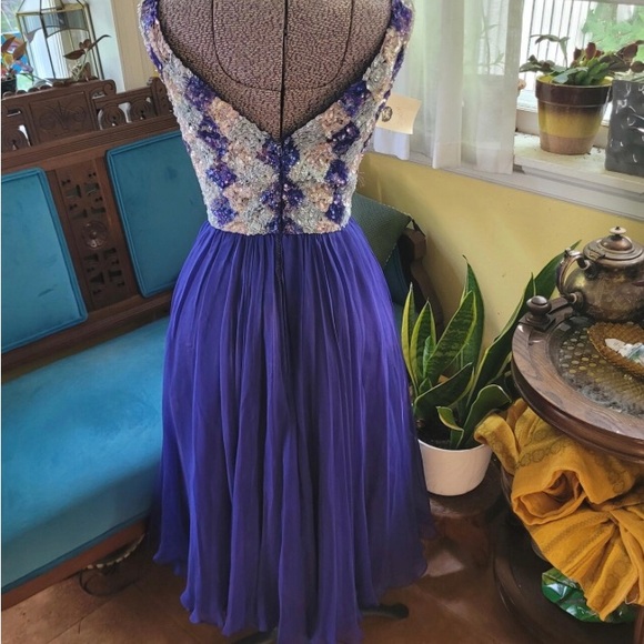 Vintage
1960's Camellia Room Classic blue silk cocktail dress chiffon skirt US2 - Picture 4 of 9